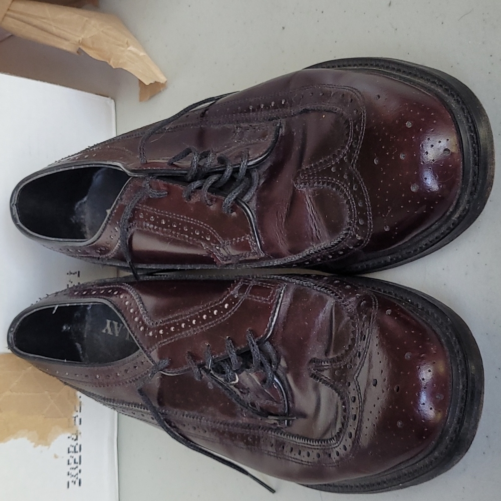 MEN'S BARCLAY DRESS SHOES 10 1/2 EEE